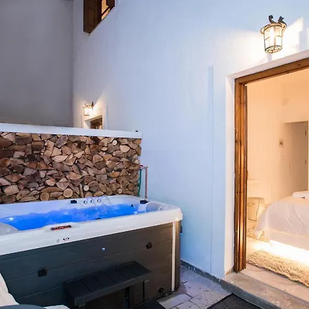 Blue Mountain Guesthouse By Seablue Arachova Exterior photo